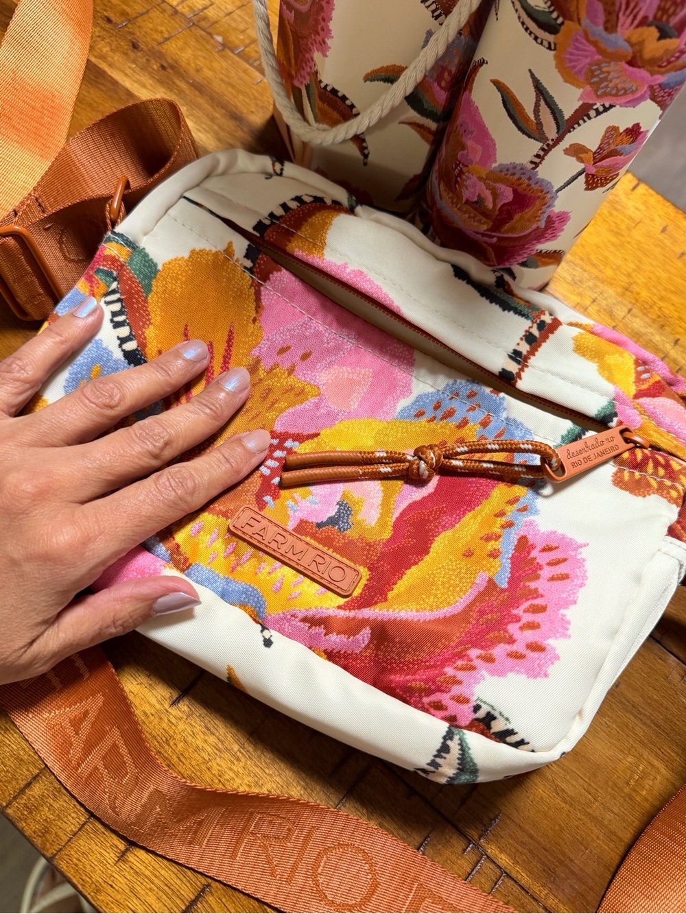 Farm Rio Floral Crossbody Bag & Matching Bottle - Picture 2 of 6